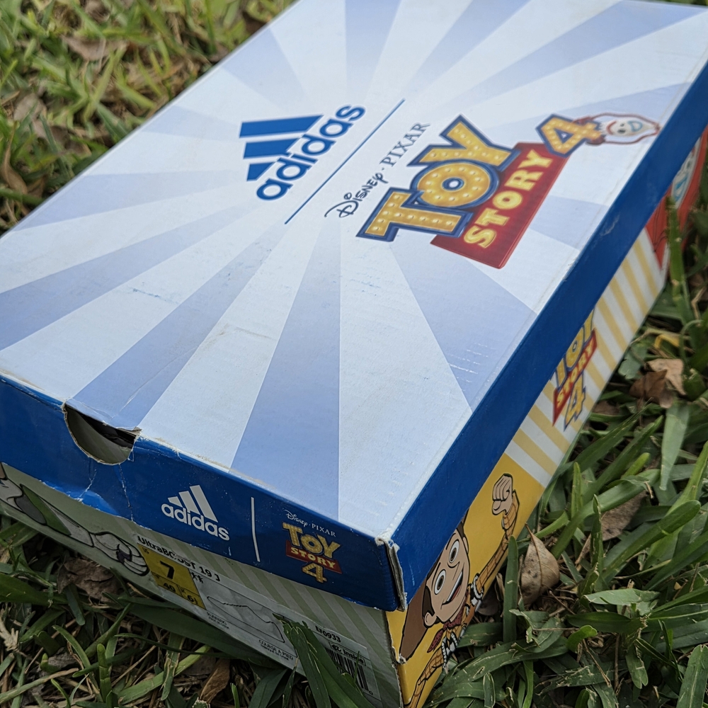 Adidas Ultra Boost Toy Story Buzz Lightyear - Picture 2 of 7